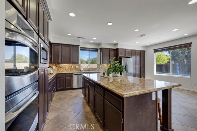 Detail Gallery Image 12 of 75 For 29305 Falling Water Dr, Menifee,  CA 92585 - 5 Beds | 3 Baths