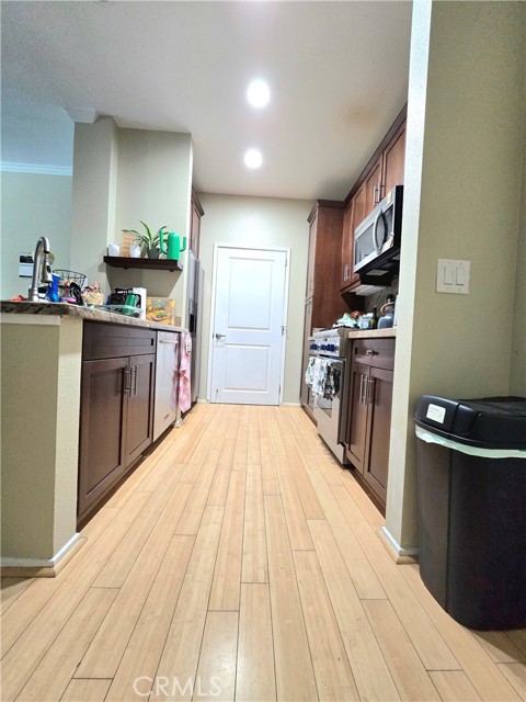 Detail Gallery Image 3 of 17 For 2225 Scholarship, Irvine,  CA 92612 - 2 Beds | 2 Baths