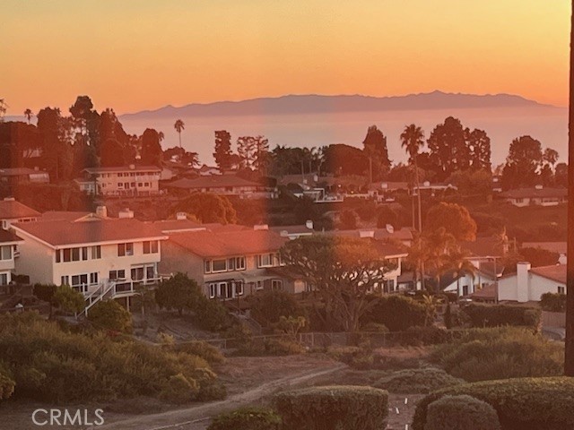 https://media.crmls.org/medias/e25a7209-d520-45f4-adeb-a8c0f7cdd82e.jpg?preset=X-Large