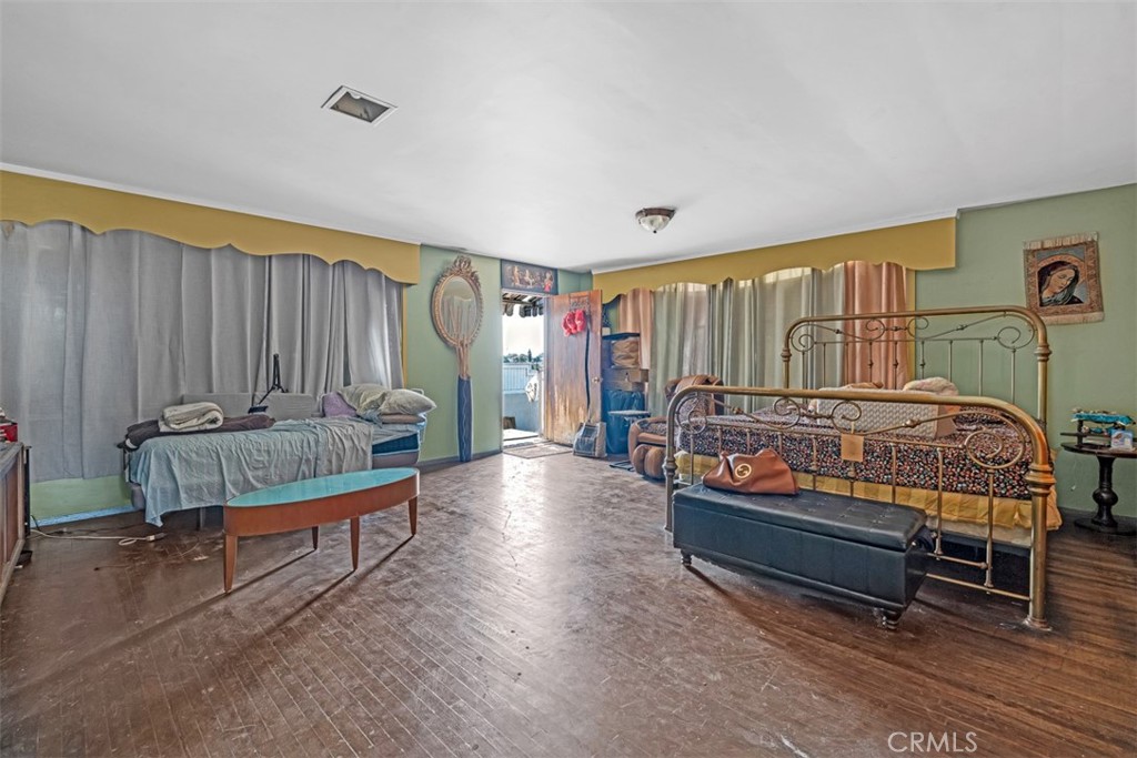 https://media.crmls.org/medias/e25bf08b-d04f-4527-a819-7732477a1089.jpg?preset=X-Large