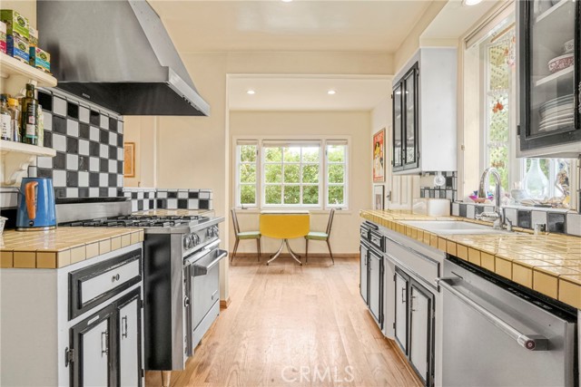 5223 Alhama Drive, Woodland Hills CA: https://media.crmls.org/medias/e25c5660-aa7c-4be2-83ef-2f4c5280c91e.jpg