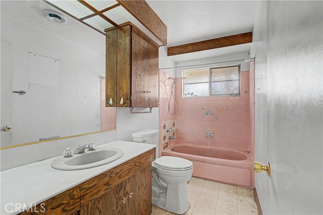 Detail Gallery Image 4 of 11 For 22337 Strathern St, Canoga Park,  CA 91304 - 3 Beds | 2 Baths