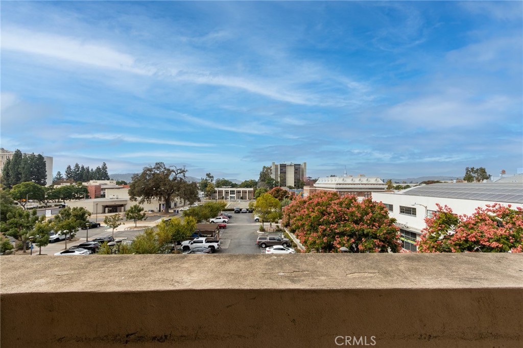 https://media.crmls.org/medias/e25c8d96-dea2-4836-a67c-d0a9c620fa93.jpg?preset=X-Large