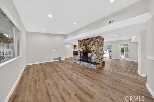 Detail Gallery Image 6 of 45 For 10346 Siesta Dr, Sunland,  CA 91040 - 2 Beds | 3 Baths