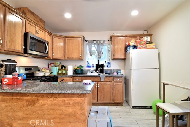 Detail Gallery Image 23 of 28 For 14807 Oro Grande, Sylmar,  CA 91342 - 5 Beds | 3 Baths