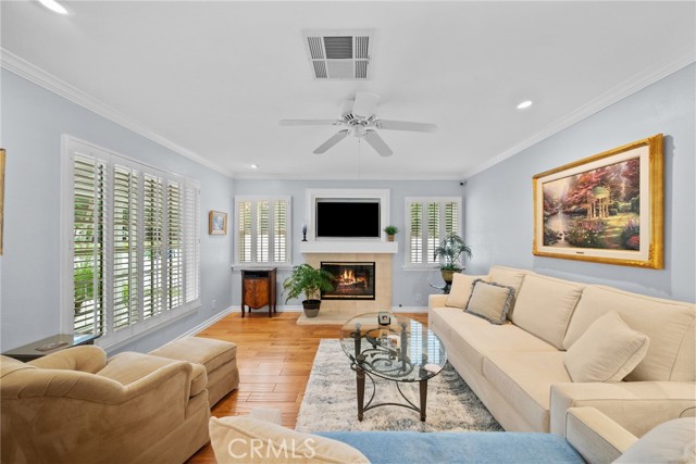 Detail Gallery Image 5 of 31 For 22907 Leonora, Woodland Hills,  CA 91367 - 2 Beds | 2 Baths