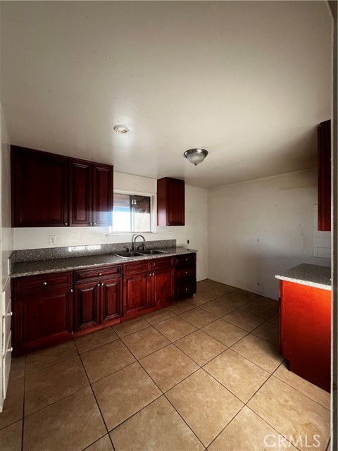 Detail Gallery Image 3 of 11 For 435 E 11th St, Pomona,  CA 91766 - – Beds | – Baths