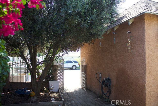 Detail Gallery Image 2 of 12 For 2735 E Madison St, Carson,  CA 90810 - 2 Beds | 1 Baths