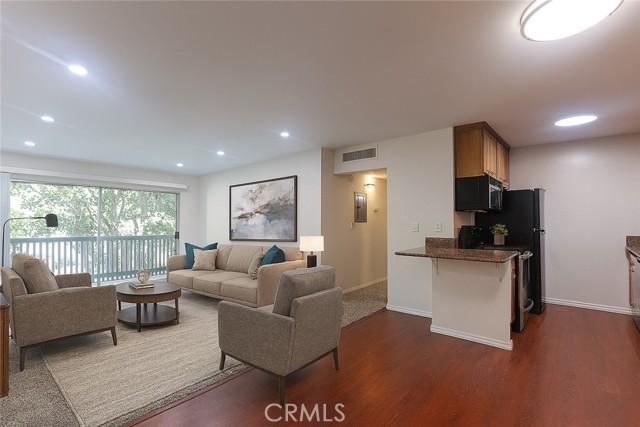 Detail Gallery Image 2 of 27 For 564 N Bellflower Bld #218,  Long Beach,  CA 90814 - 1 Beds | 1 Baths