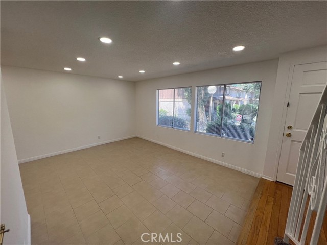 Detail Gallery Image 2 of 17 For 6635 Wilbur Ave #36,  Reseda,  CA 91335 - 3 Beds | 1/1 Baths