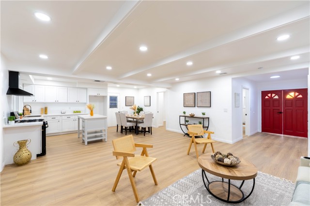 Detail Gallery Image 6 of 28 For 5245 N Mountain View, San Bernardino,  CA 92407 - 5 Beds | 2 Baths