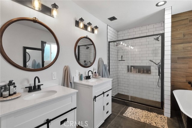 19545 Seneca Road, Apple Valley CA: https://media.crmls.org/medias/e2610080-f8d7-43d9-be2f-9a15ed8169f6.jpg