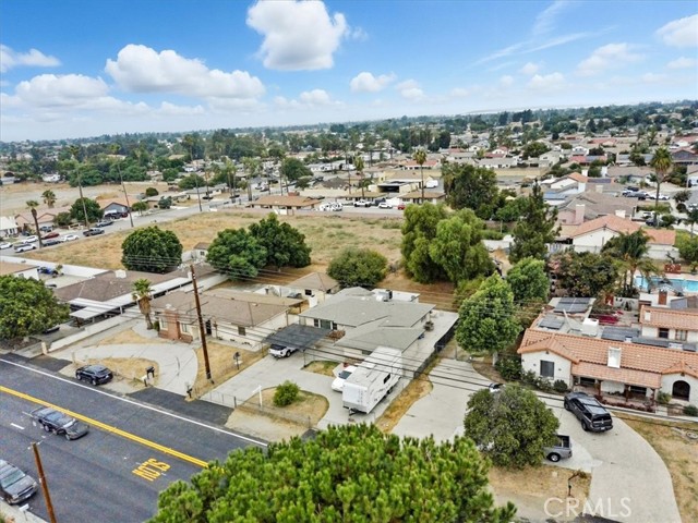17962 Merrill Avenue, Fontana CA: https://media.crmls.org/medias/e2615950-e413-48bf-a38f-3f26779e3a9f.jpg