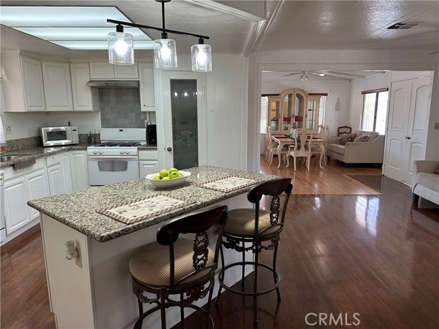 Detail Gallery Image 11 of 45 For 15252 Seneca Rd #2,  Victorville,  CA 92392 - 4 Beds | 3 Baths