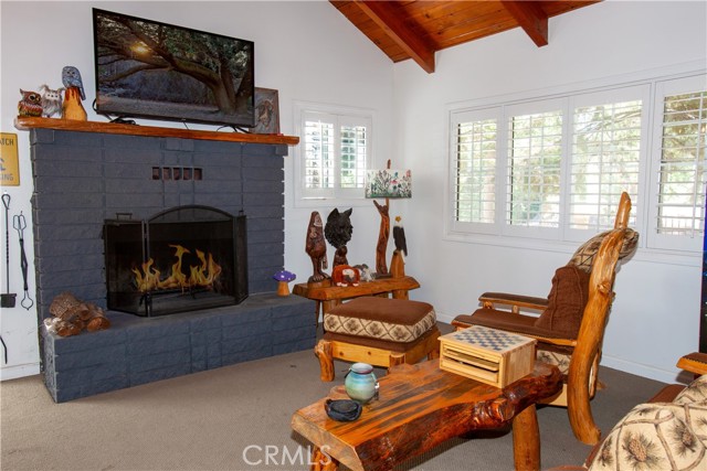 2359 Avian Way, Running Springs CA: https://media.crmls.org/medias/e261d0e2-c173-4375-b8ec-8ee40dc9c024.jpg