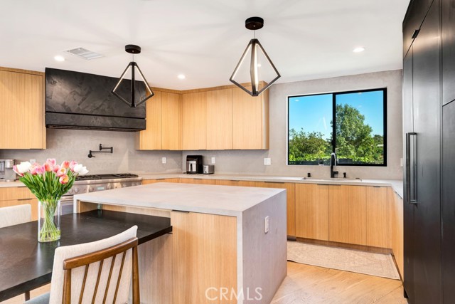 Detail Gallery Image 18 of 72 For 15641 High Knoll Rd, Encino,  CA 91436 - 5 Beds | 4/1 Baths