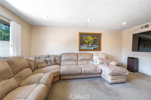 Detail Gallery Image 9 of 27 For 11503 Walcroft St, Lakewood,  CA 90715 - 4 Beds | 2 Baths