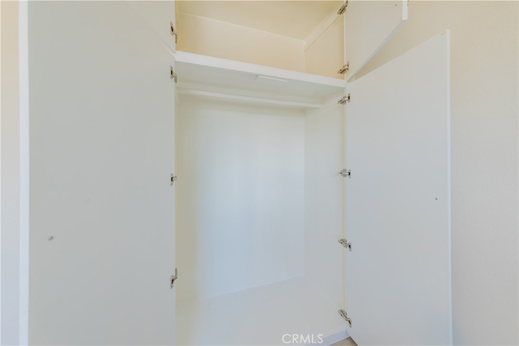 https://media.crmls.org/medias/e2626c09-39fb-4652-8636-31e38c8aa9c3.jpg?preset=X-Large