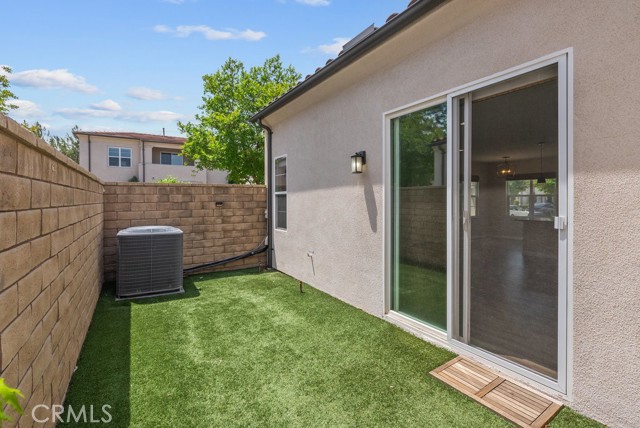 21851 Moveo Drive, Saugus CA: https://media.crmls.org/medias/e262a47a-d48c-4bde-9d47-6b4d4ff06252.jpg