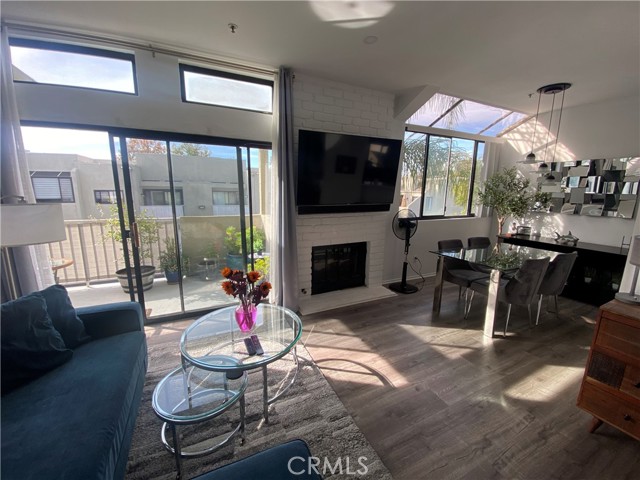 17722 Sergio Cir, Huntington Beach CA: https://media.crmls.org/medias/e263f419-0833-41cd-bf88-cbcaf58cd03e.jpg