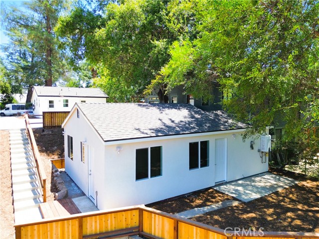 2123 Navarro Avenue, Altadena CA: https://media.crmls.org/medias/e2643d04-d4e7-4ff2-a817-4fdfb689de85.jpg