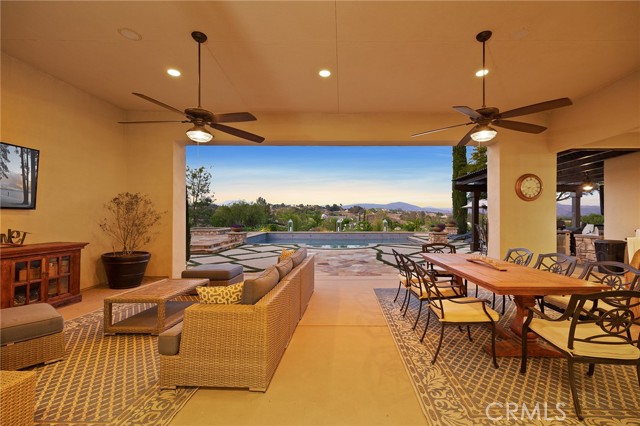 33260 Susan Grace Court, Temecula CA: https://media.crmls.org/medias/e264b48a-ae24-4135-b47c-7e575b4b0319.jpg