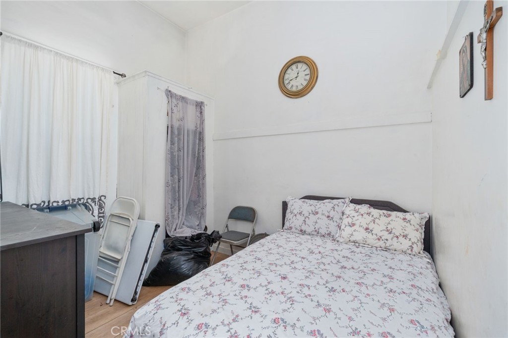 https://media.crmls.org/medias/e264cead-6355-4e78-8db2-7a7b44088f80.jpg?preset=X-Large