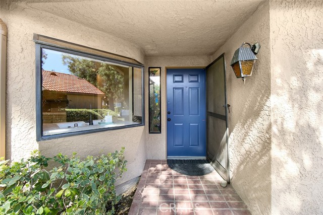 Detail Gallery Image 3 of 18 For 26323 Rainbow Glen, Newhall,  CA 91321 - 2 Beds | 2 Baths