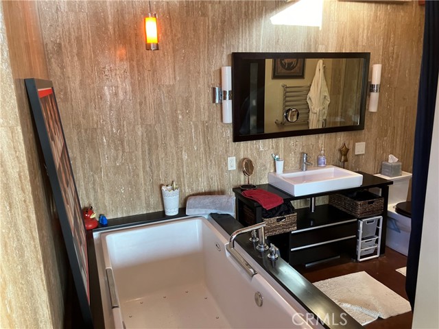 5327 Marina Pacifica N Drive, Long Beach CA: https://media.crmls.org/medias/e2657bb1-21fb-4952-99c4-876b2f096980.jpg