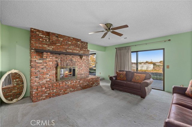 Detail Gallery Image 4 of 34 For 40830 W 43rd Street, Palmdale,  CA 93551 - 4 Beds | 2/1 Baths