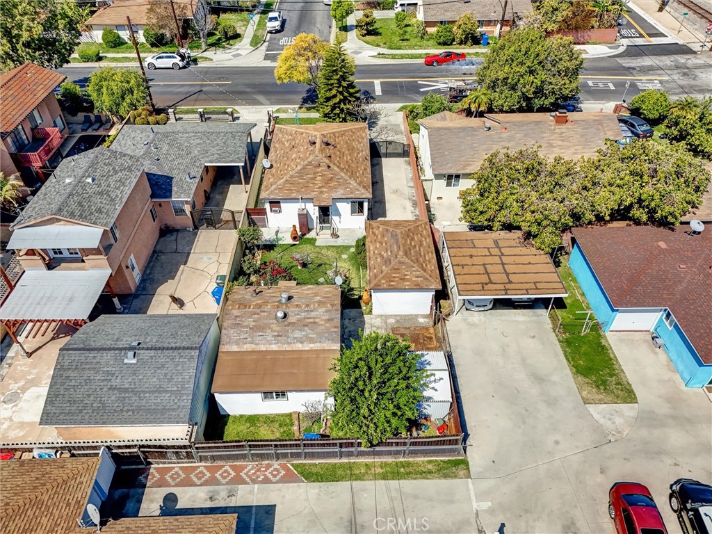 https://media.crmls.org/medias/e2672814-9222-43f8-8276-9ae8a9812de3.jpg?preset=X-Large