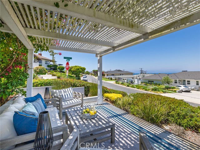 246 Via Los Miradores, Redondo Beach CA: https://media.crmls.org/medias/e267ff15-f3c7-490d-bed9-f448e8a67a7b.jpg