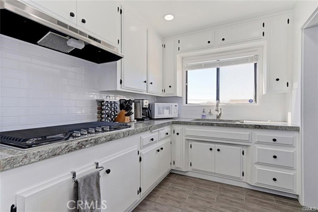 Detail Gallery Image 11 of 20 For 1208 10th St, Hermosa Beach,  CA 90254 - 4 Beds | 2 Baths