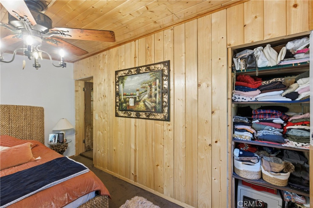 https://media.crmls.org/medias/e268ded0-ce0a-4b91-a763-26cc65754ffc.jpg?preset=X-Large