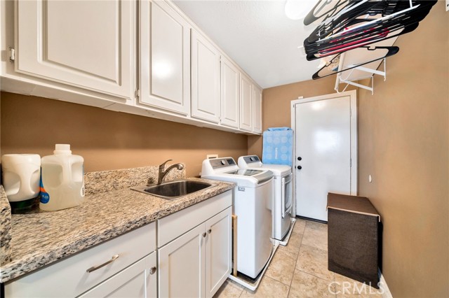 16139 Crooked Creek Court, Chino Hills CA: https://media.crmls.org/medias/e26917d4-64a8-4a09-a0b7-b5dfcc63048e.jpg