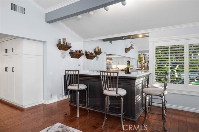 2565 Cliff Rd, Upland CA: https://media.crmls.org/medias/e269c3e4-2262-4d8a-96e2-27c5e6949c7c.jpg