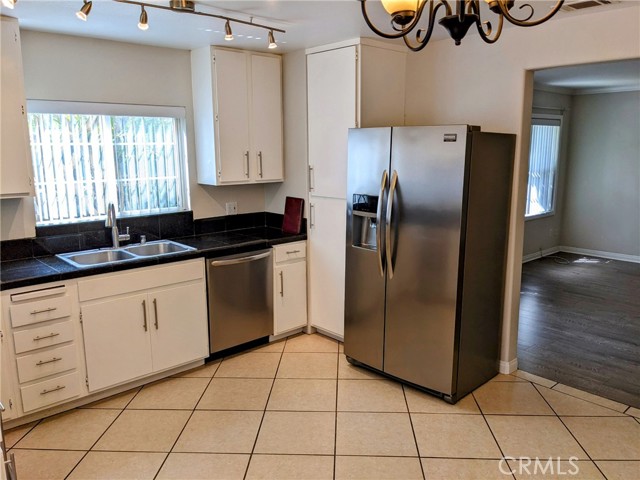 Detail Gallery Image 2 of 16 For 1927 Cloverfield Bld #2,  Santa Monica,  CA 90404 - 2 Beds | 2 Baths