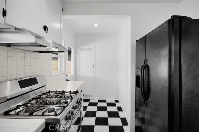 Detail Gallery Image 13 of 34 For 329 E 19th, Costa Mesa,  CA 92627 - 3 Beds | 1 Baths