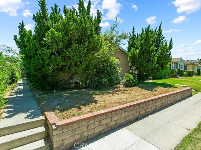 1206 West Victory Boulevard photo 1