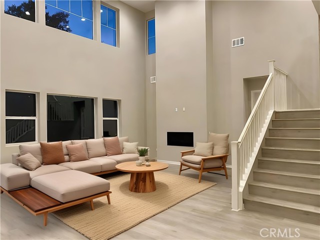 Detail Gallery Image 3 of 31 For 6504 Canyon Oaks Dr, Simi Valley,  CA 93063 - 5 Beds | 4/1 Baths