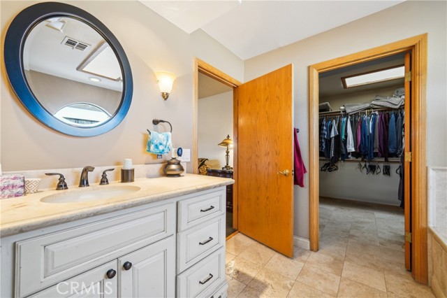 13319 Waco Ln, Apple Valley CA: https://media.crmls.org/medias/e26cccbb-4f8f-4945-9df8-770dc5004cb7.jpg
