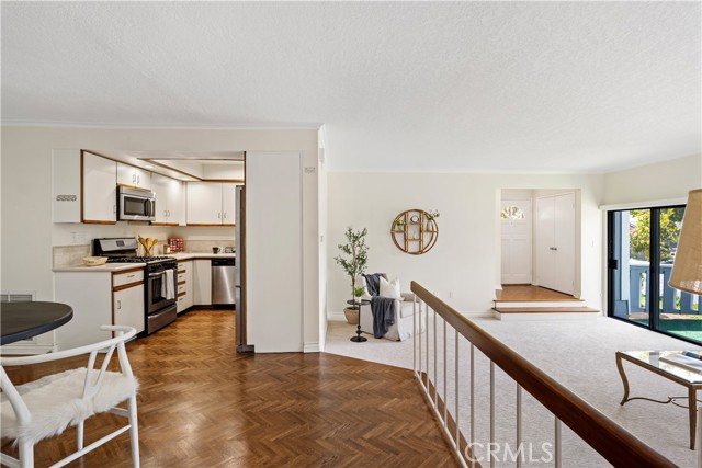 Detail Gallery Image 4 of 18 For 29125 Thousand Oaks Bld #D,  Agoura Hills,  CA 91301 - 2 Beds | 2 Baths