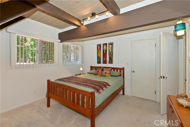 27280 Peninsula Drive, Lake Arrowhead CA: https://media.crmls.org/medias/e26d411e-c1c8-47bd-90e7-5561187d2aa0.jpg
