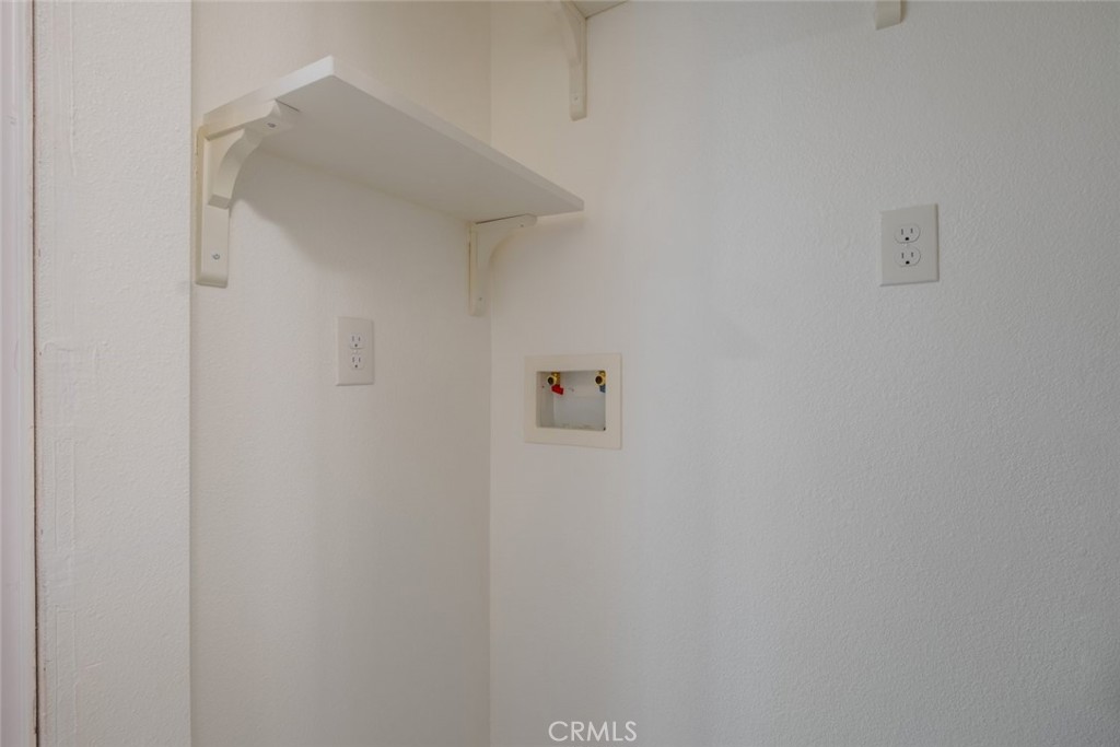 https://media.crmls.org/medias/e26e9258-843b-4cf4-8217-a49be484a0d7.jpg?preset=X-Large
