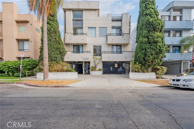 Detail Gallery Image 20 of 27 For 1242 S Holt Ave #104,  Los Angeles,  CA 90035 - 2 Beds | 2/1 Baths