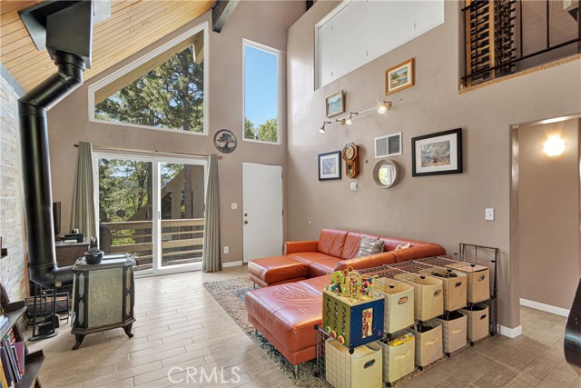 Detail Gallery Image 11 of 33 For 932 Lucerne Ln #6,  Lake Arrowhead,  CA 92352 - 3 Beds | 2 Baths