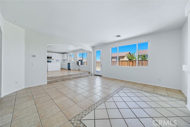 Detail Gallery Image 9 of 43 For 9373 Dragon Tree, Hesperia,  CA 92344 - 4 Beds | 3 Baths