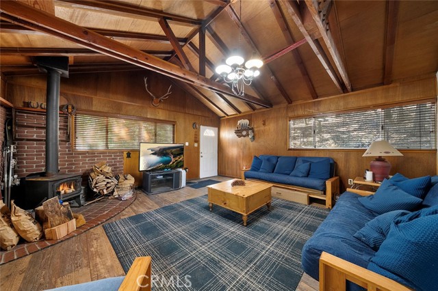 Detail Gallery Image 5 of 21 For 330 Canyon Dr, Cedarpines Park,  CA 92322 - 2 Beds | 1 Baths