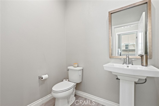 649 W Foothill Boulevard, Glendora CA: https://media.crmls.org/medias/e2701fa9-b918-4115-a5ba-ea1c6bc5d710.jpg