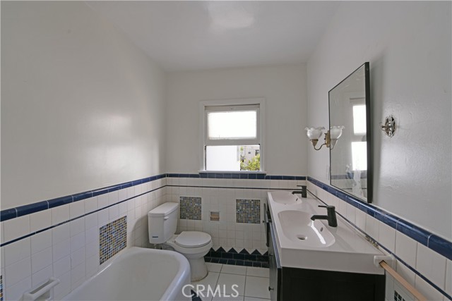 Detail Gallery Image 23 of 30 For 915 S Le Doux Rd, Los Angeles,  CA 90035 - 3 Beds | 2 Baths